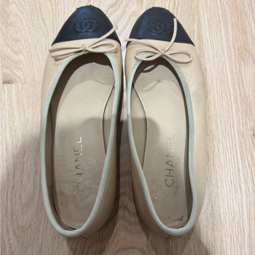 CHANEL Cream and Black Flats Timeless Two-Tone Design